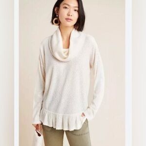 Anthropologie Maeve Addie white cowl neck ruffle hem lightweight sweater med EUC